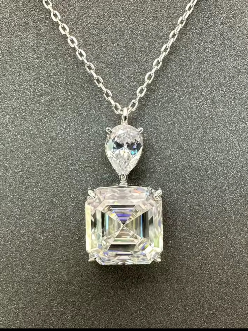 18k 4ct Asscher Cut Pendant - Picture 4 of 10
